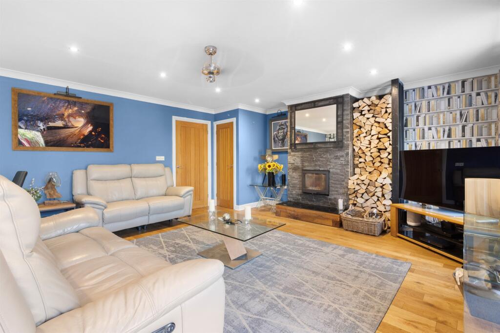 Monkey Puzzle Close, Windmill Hill, Hailsham photo 5