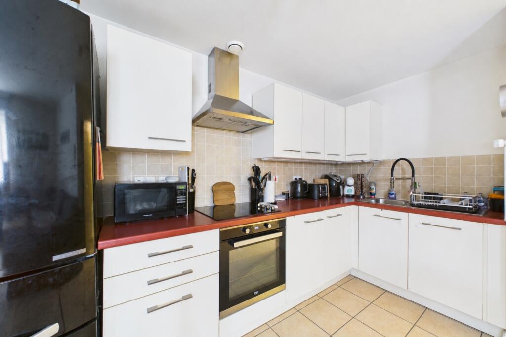 Apartment in Luton - View 3