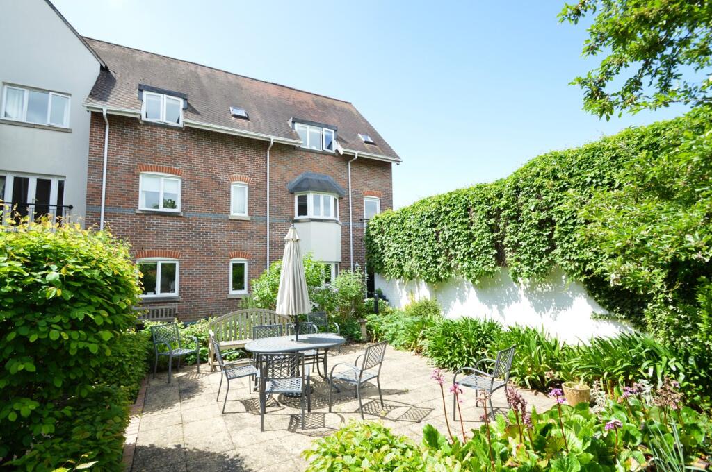 Bridge Street, Walton-on-Thames, KT12 photo 4