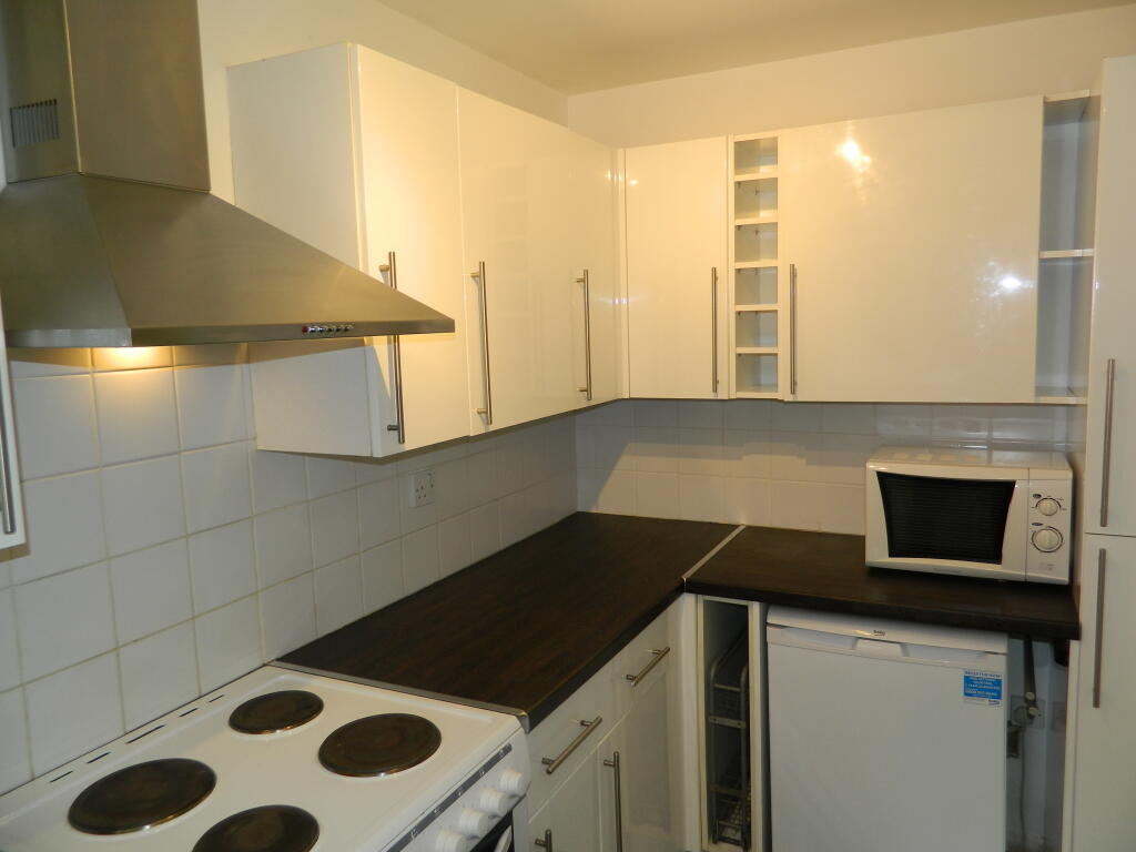 Apartment in Slough - View 5