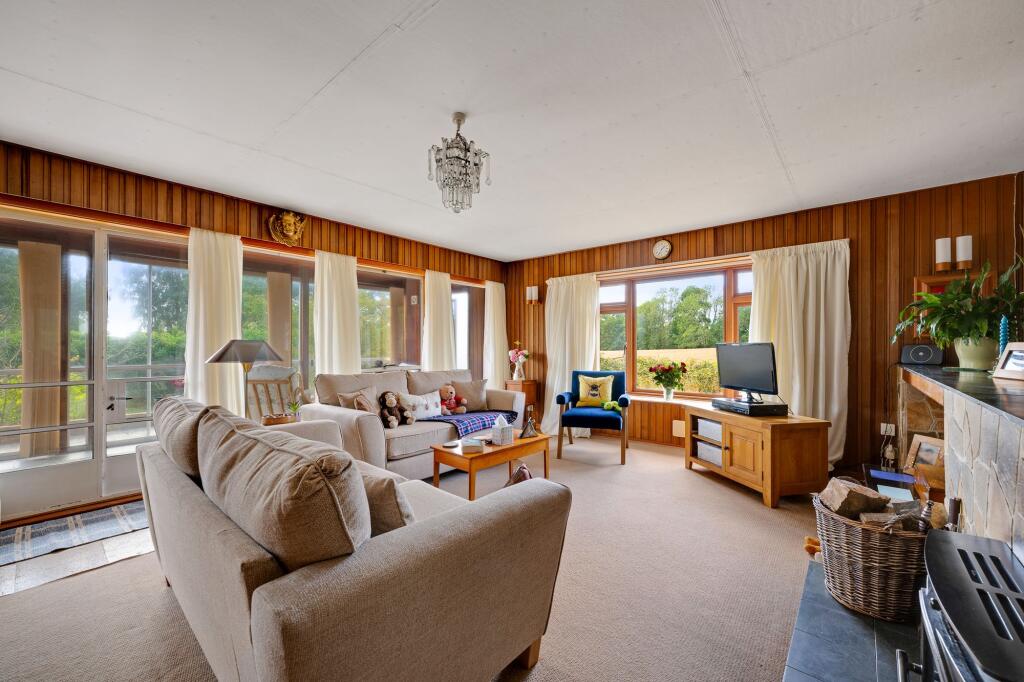 House in Tonbridge and Malling, Ivy Hatch, Ightham - More