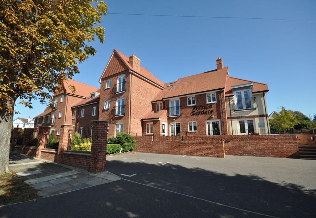 Main image of property: HADLEIGH ROAD, FRINTON-ON-SEA