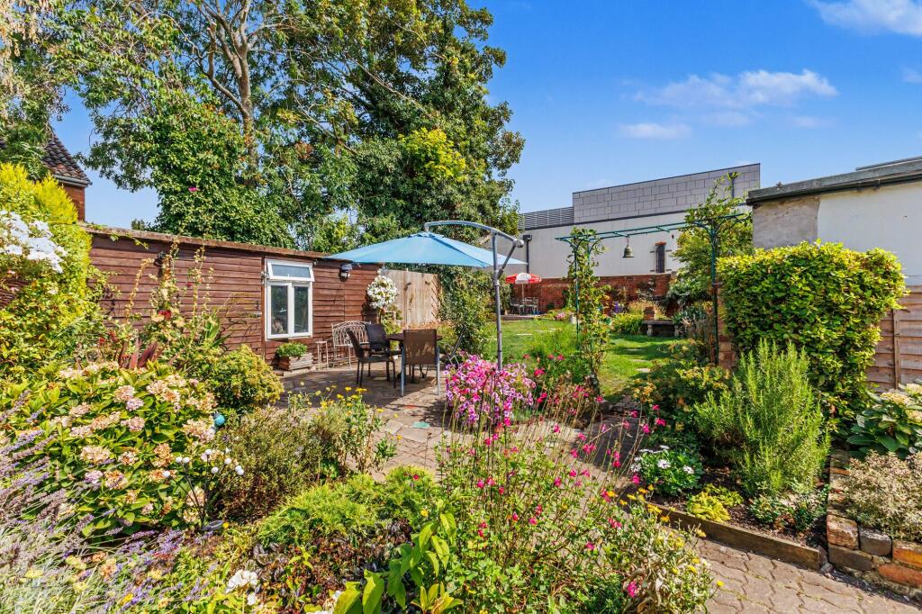 House in Worcester - View 4