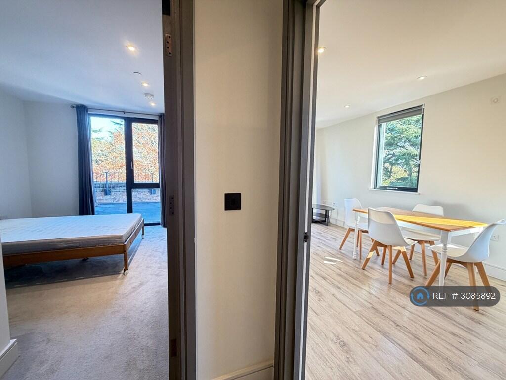 Apartment in Slough - View 2