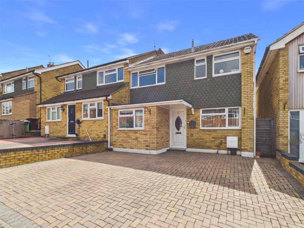 Main image of property: Middle Way, Chinnor, Oxfordshire, OX39