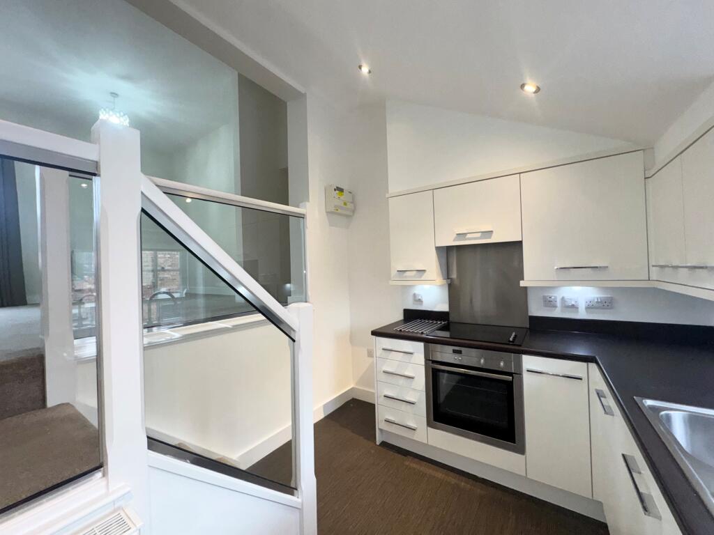 Apartment in Lincoln, Lincolnshire - View 5