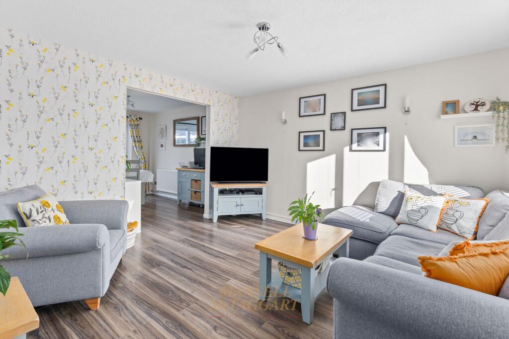 House in Crawley, Broadfield - More