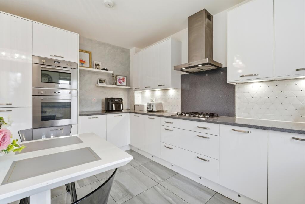 House in Luton - View 5