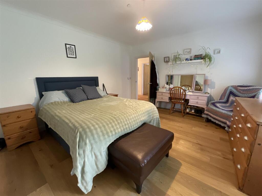 House in Ammanford, Llandybie - More