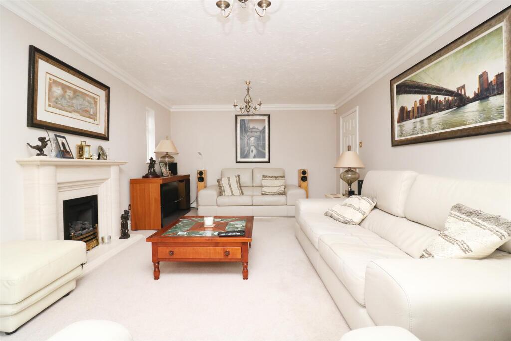 Conquerors Close, Hatfield Peverel, Chelmsford photo 4