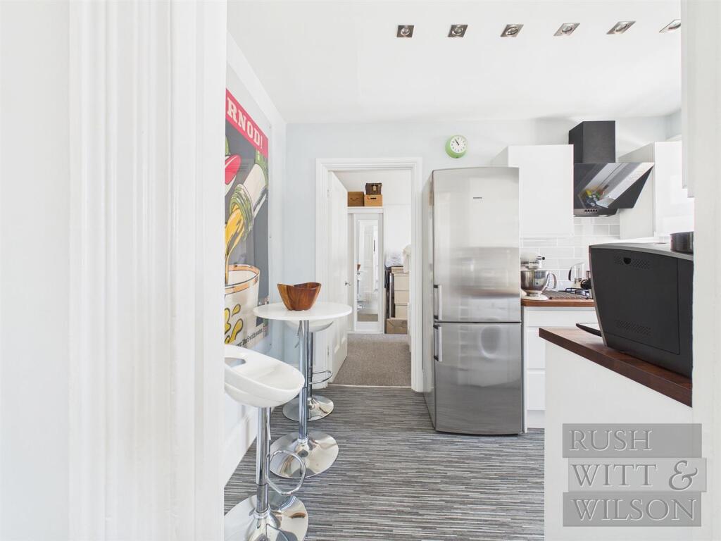 Apartment in Bexhill-on-Sea, Central - View 3