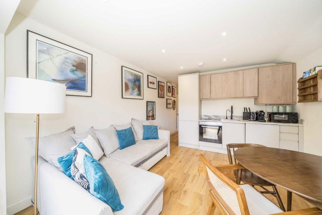 Apartment in London - View 3