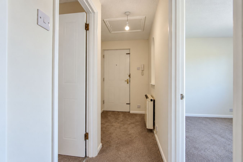 Apartment in Sutton - View 3