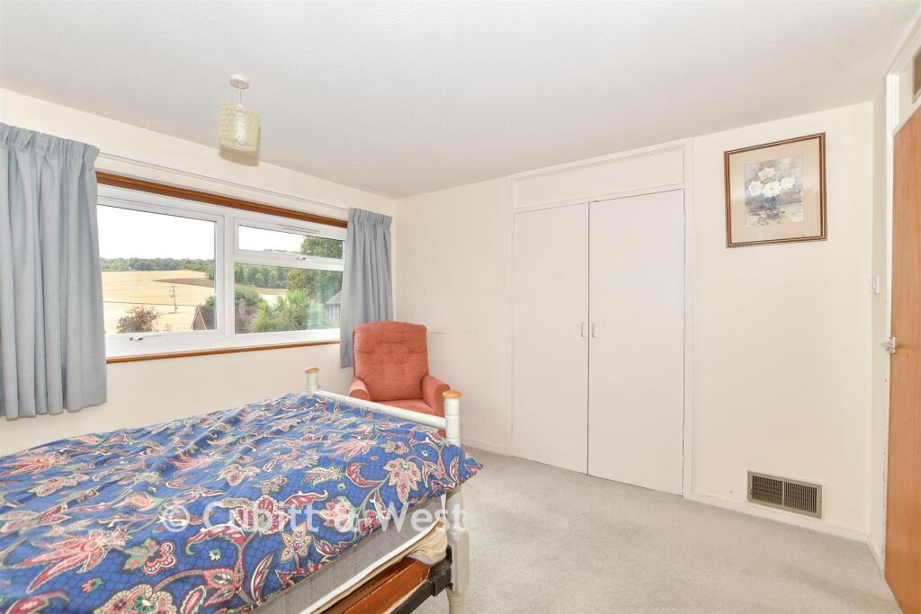 Apartment in Redhill - More