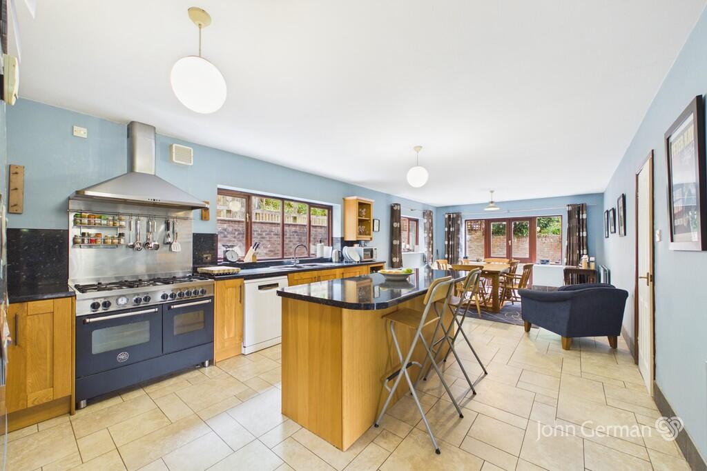 House in Stoke-on-Trent - More