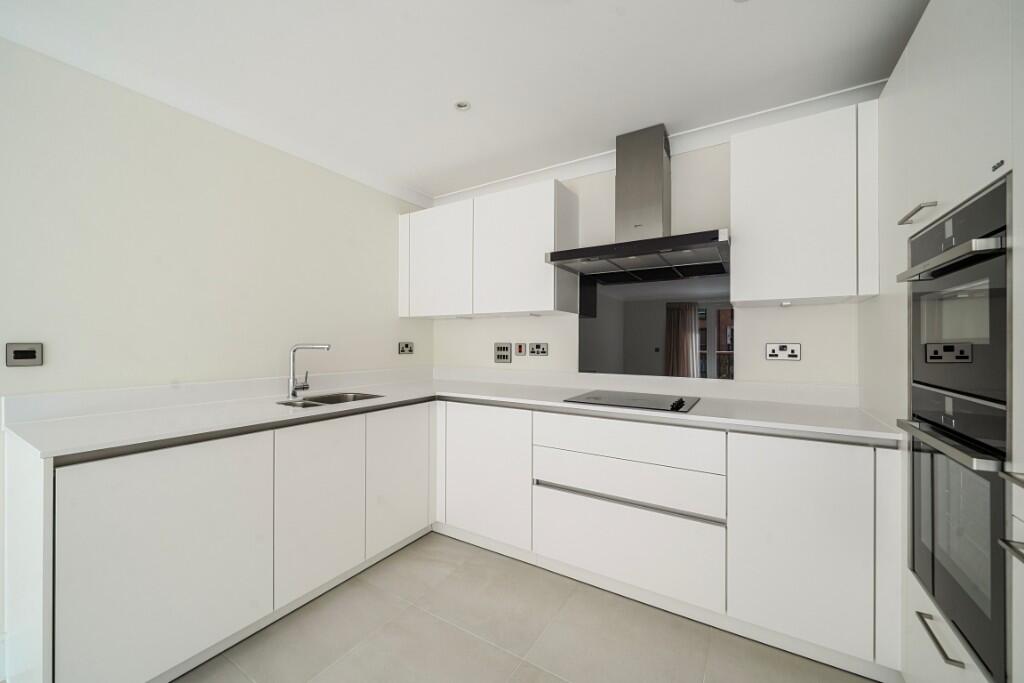 Apartment in Slough - View 3