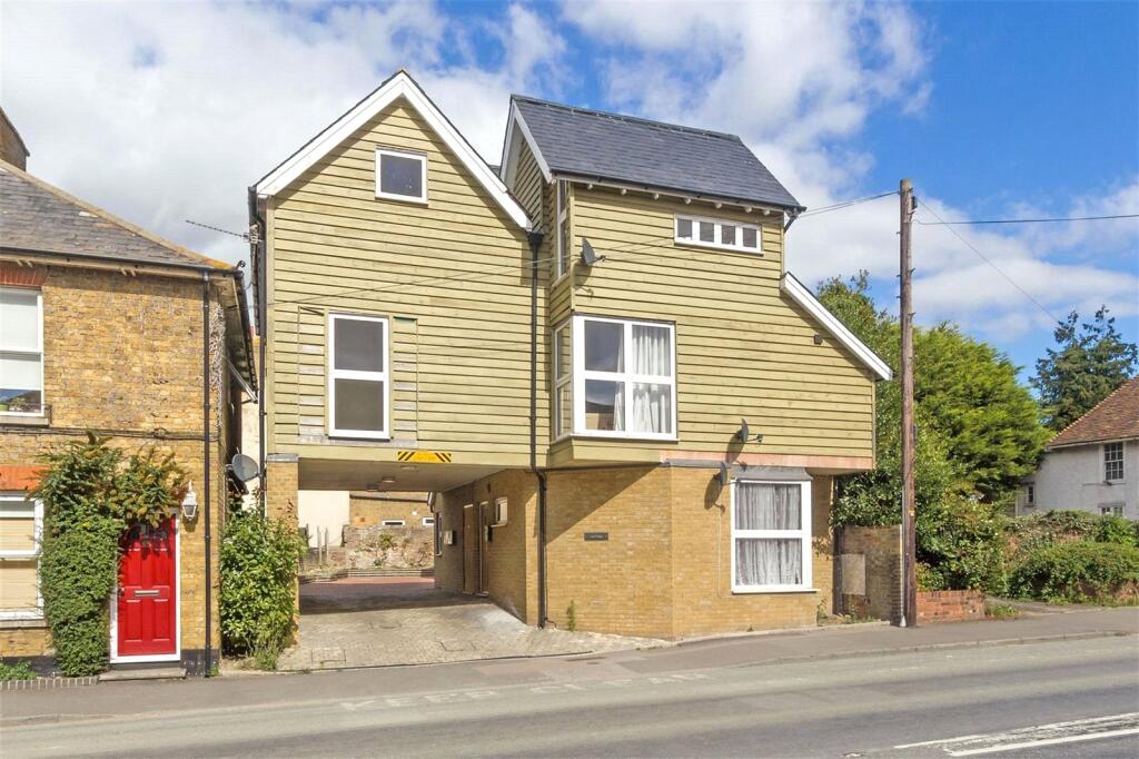 Main image of property: London Road, Teynham, Sittingbourne, Kent, ME9