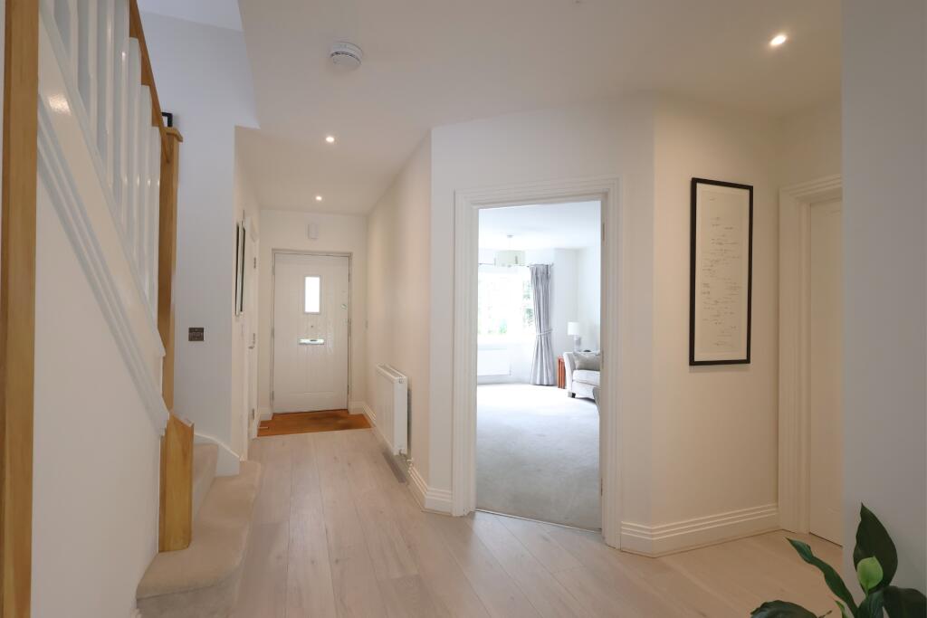 House in Redhill - View 3