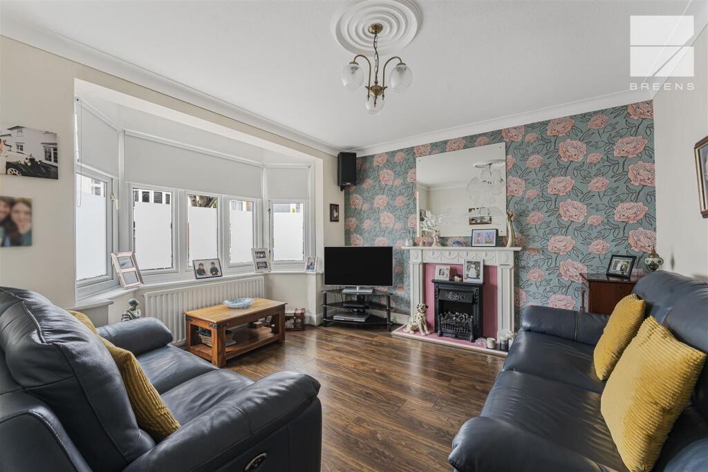 House in London, Highams Park - View 3