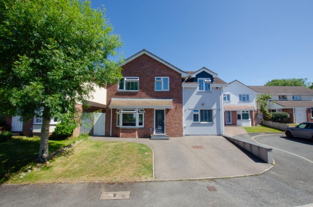 4-bed detached on Mayfield Close, Bodmin, PL31 2HD, £400,000