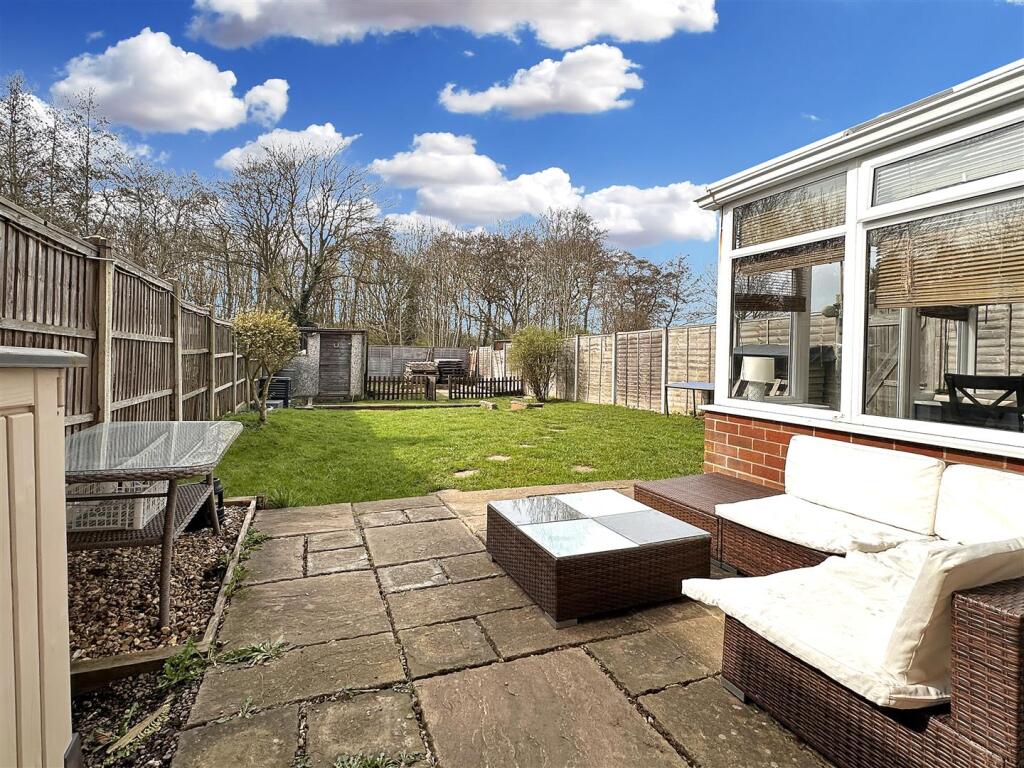 Dale Crescent, Fernwood, Newark photo 3
