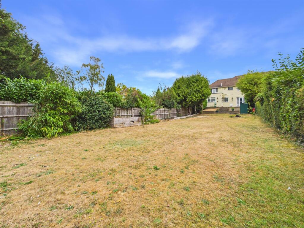 House in Croydon - View 3
