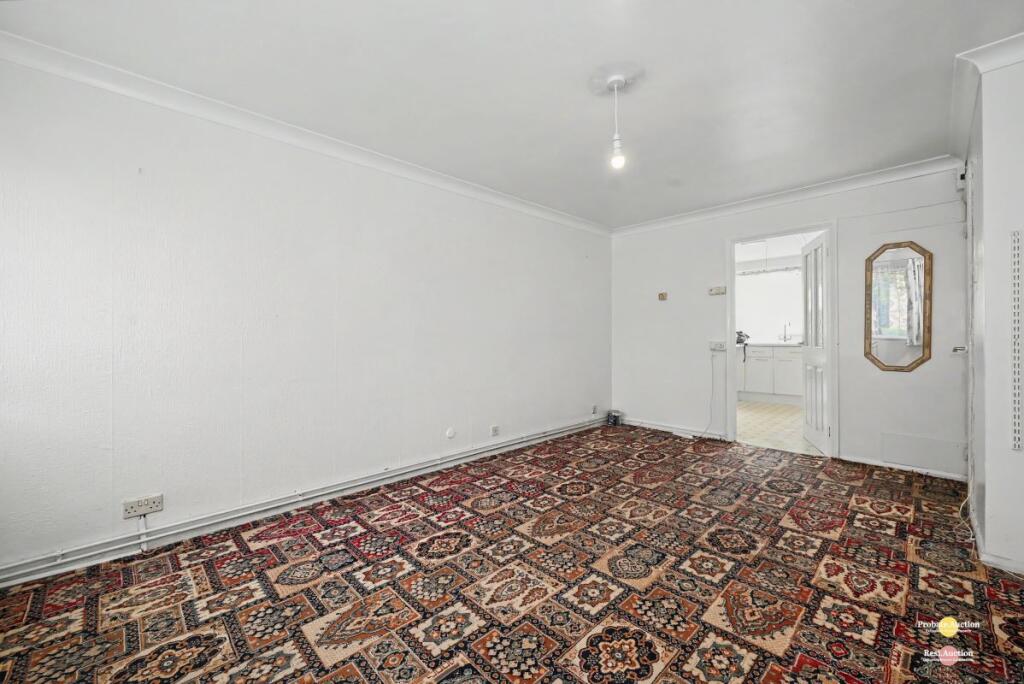Apartment in Reading - View 4