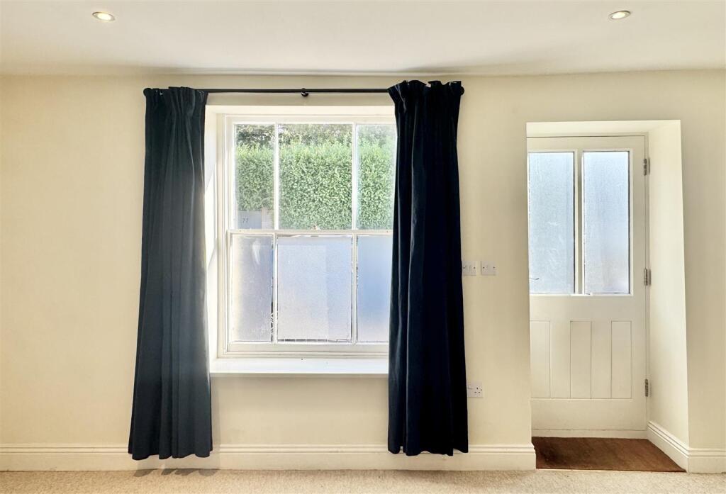 House in Cotswold, Watermoor, Cirencester - More