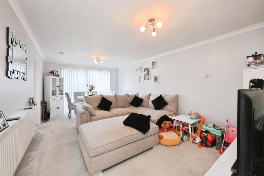 Apartment in Hoddesdon, High Leigh Garden Village - More