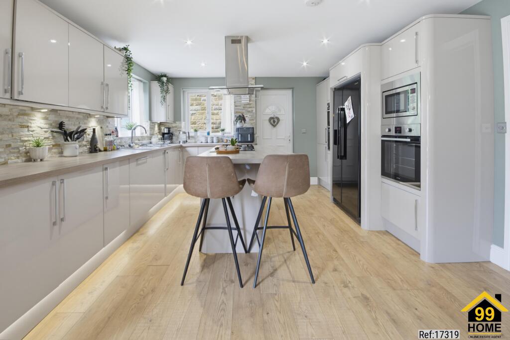 House in Halifax - View 5