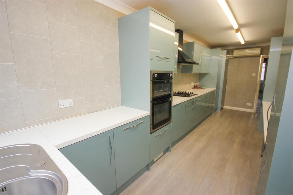 NN8 Milton Avenue, Wellingborough photo 4