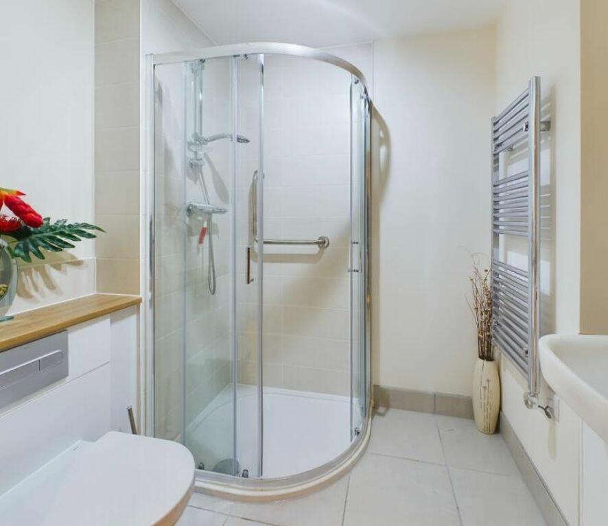 Apartment in Basingstoke and Deane, Oakley - More