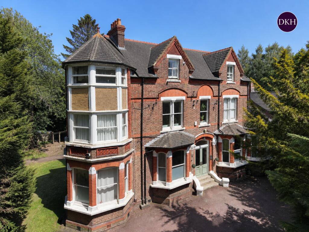 1-bed flat on Langley Road, Watford, £220,000