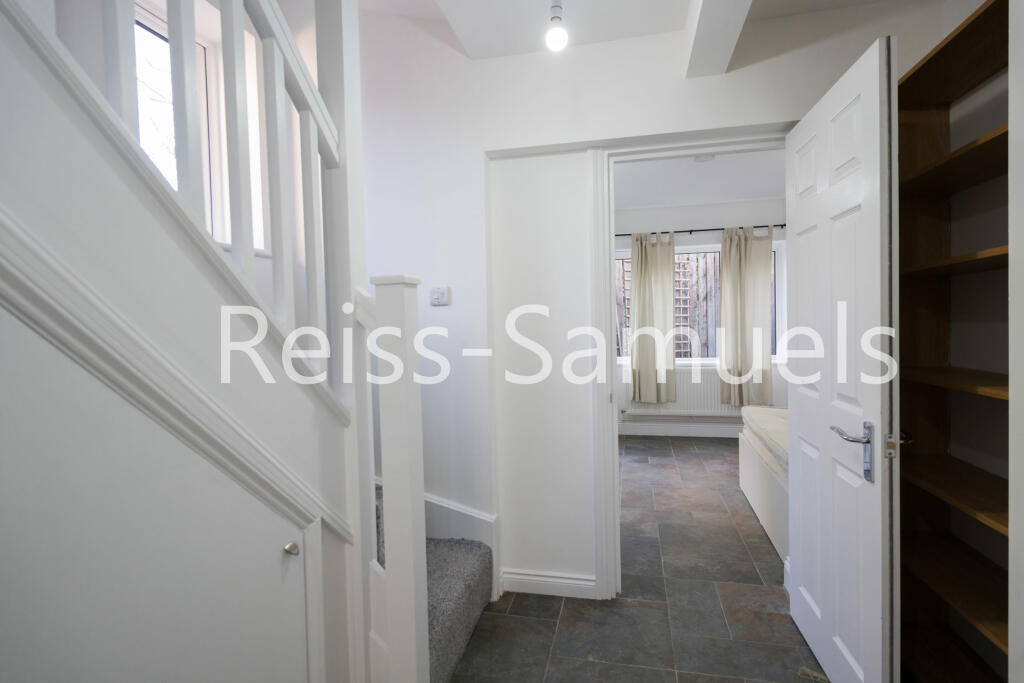 6 bedroom semi-detached house for rent
