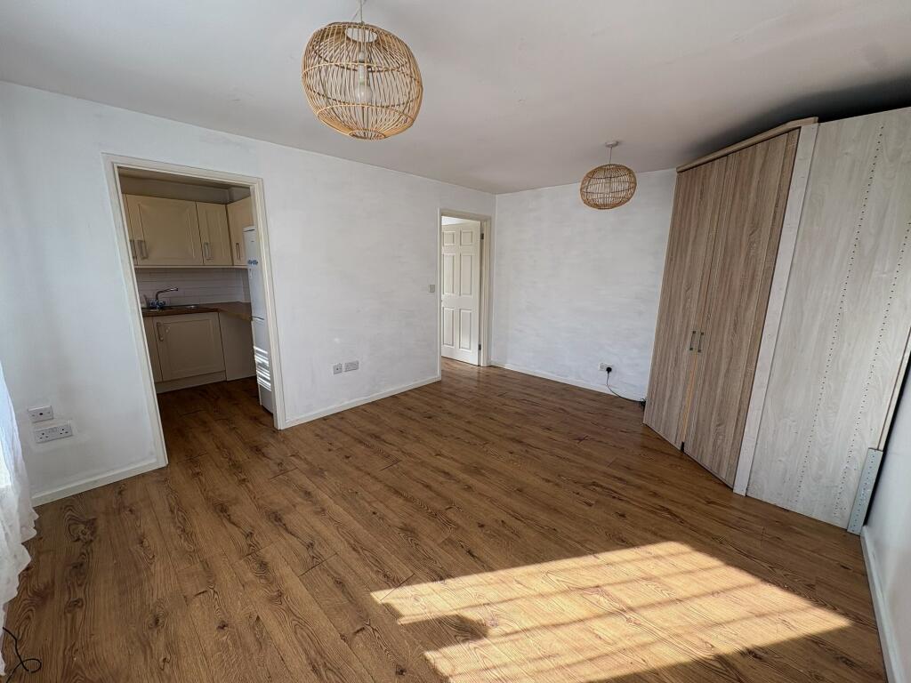 House in West Oxfordshire, Carterton - View 3