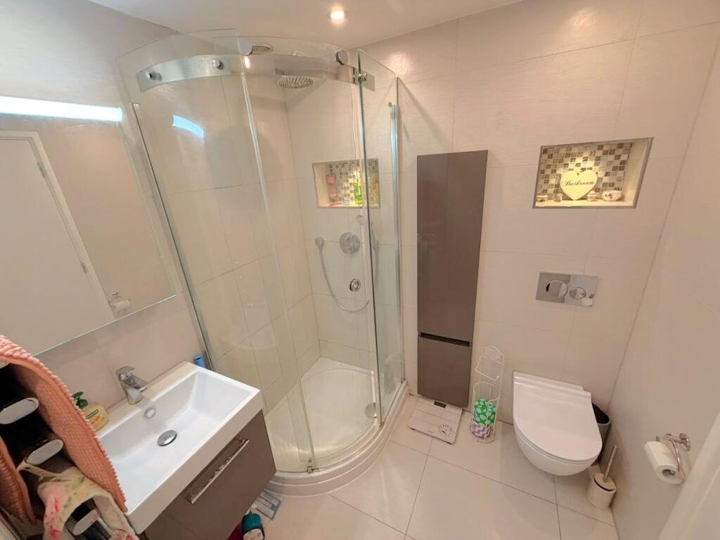 Apartment in Twickenham - View 5