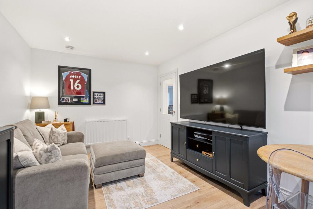 Apartment in St Albans, St Stephen - View 4