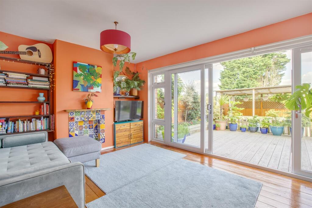 Longland Way, High Wycombe - View 4
