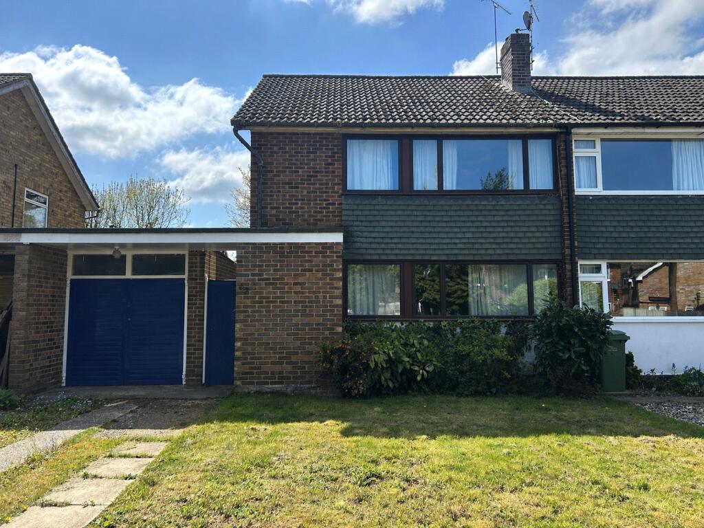 Main image of property: The Crescent, Mortimer Common, Reading, Berkshire, RG7