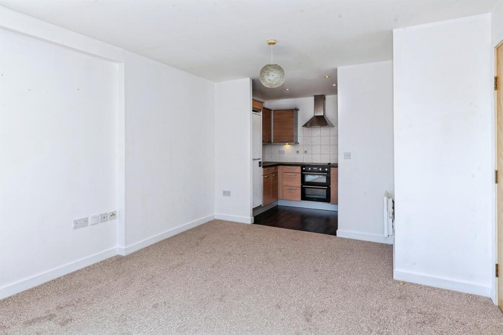 Apartment in Slough - View 3