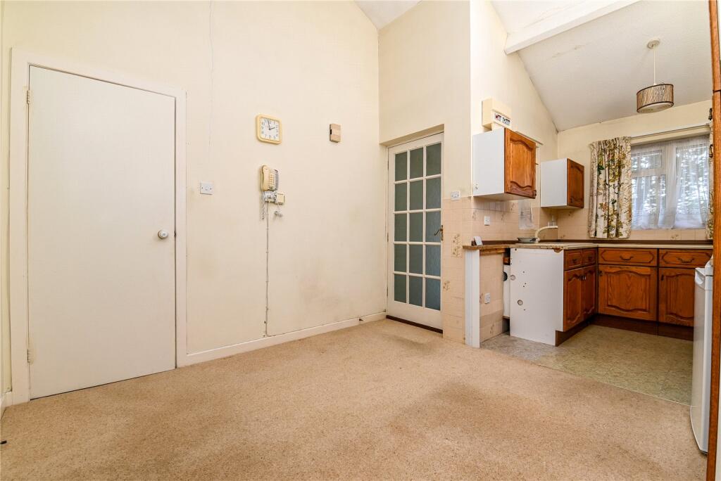 Daneswood Road, New Milton, Hampshire, BH25 photo 4