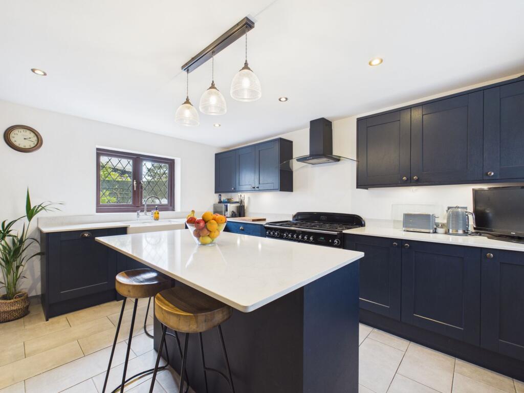 House in Nottingham, Gedling - More