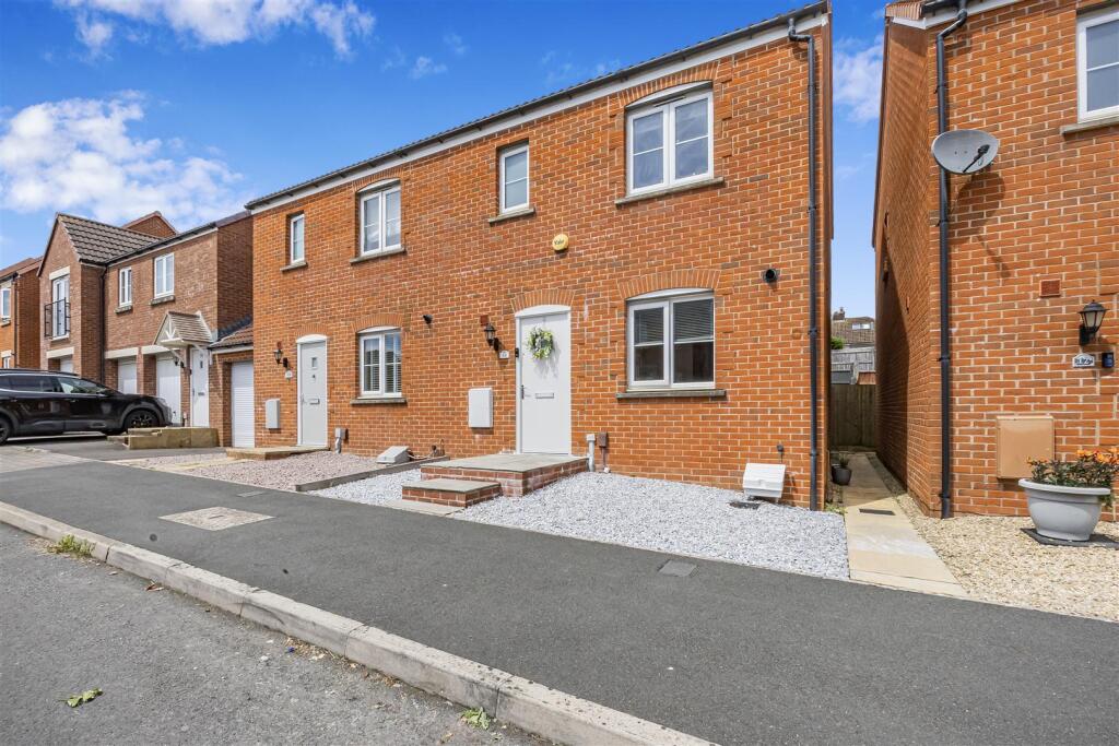 Main image of property: The Mead, Keynsham