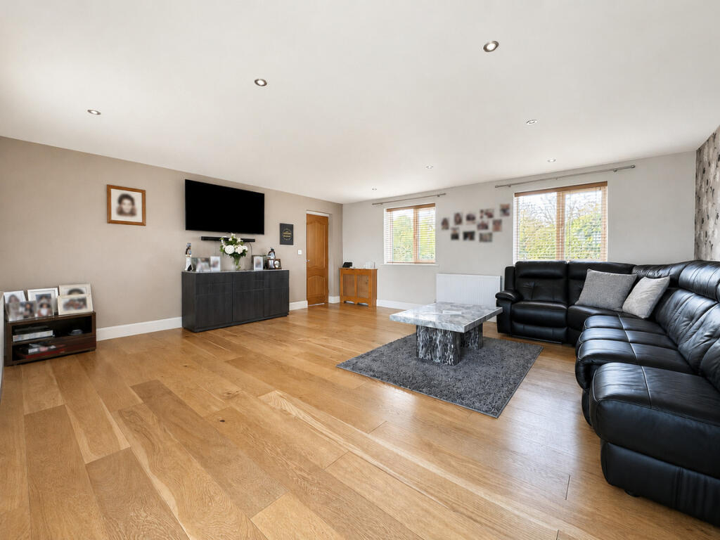 House in Rochford, Rayleigh - View 2