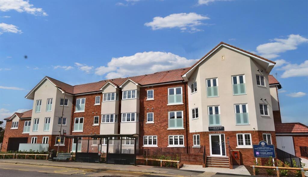 1-bed apartment on Long Road, Canvey Island, £250,000