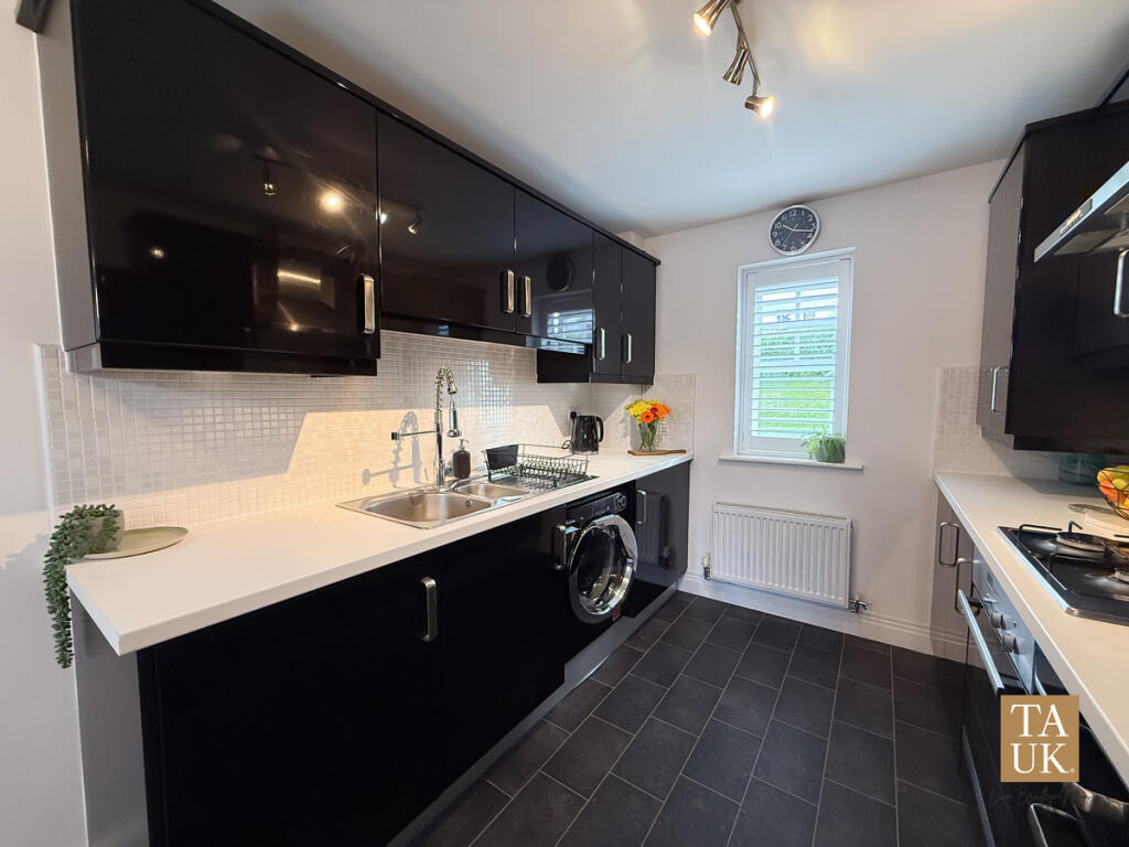 Lady Lane, Audenshaw, Manchester, M34 photo 4
