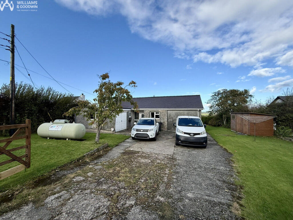 3-bed bungalow on Bachau, Coedana, Llannerch-y-medd, Anglesey, LL71, £319,950