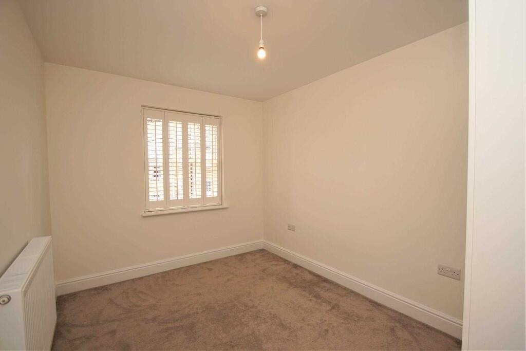 Apartment in East Hertfordshire, Hertford - View 4