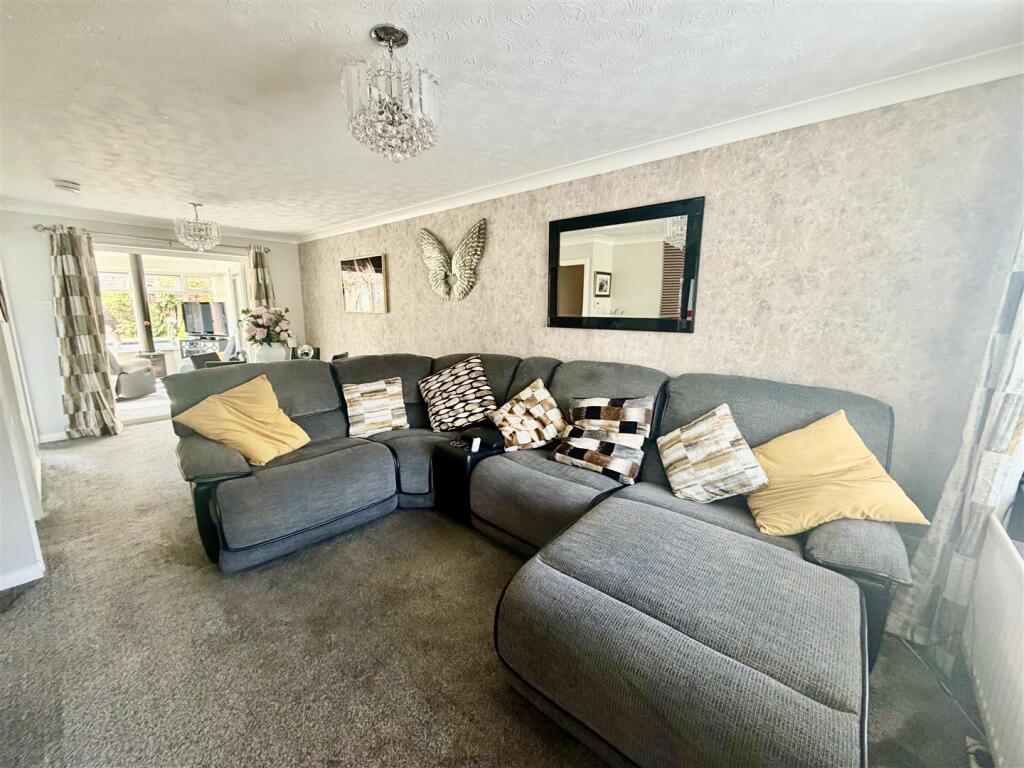Cricklewood Drive, Penshaw, Houghton Le Spring photo 5