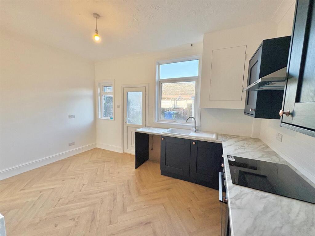 House in Leigh, Bedford - View 4